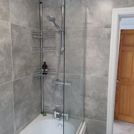 46 Linden Road 別荘