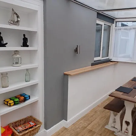 46 Linden Road 別荘